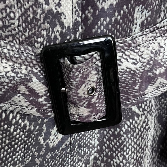 INC International Concept Snake Embossed Snap Front Buckle Belt Rain Coat size L - Picture 5 of 15